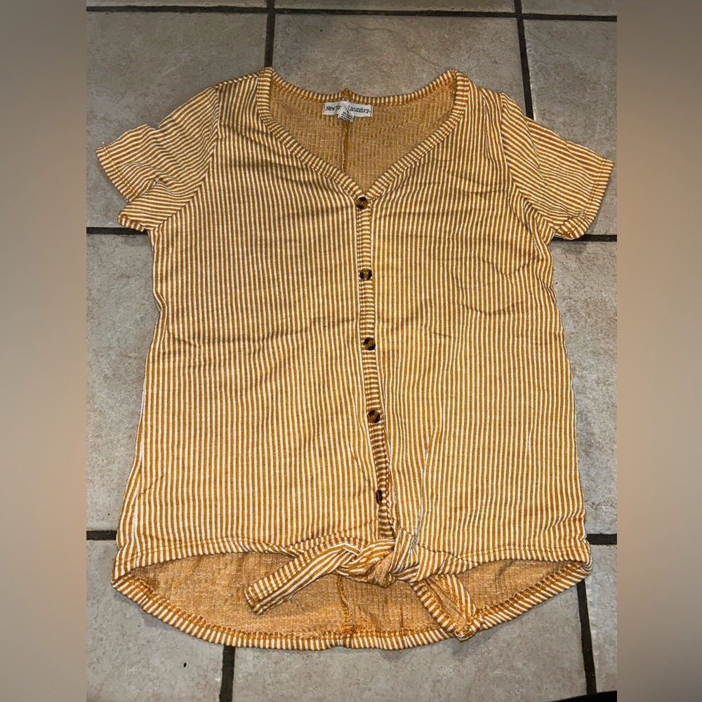 Mustard stripe top size small